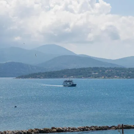 A&s Seaside Maisonette Дом отдыха Ликсури