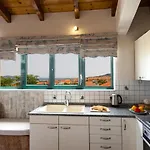 A&s Seaside Maisonette بيت للعطل *